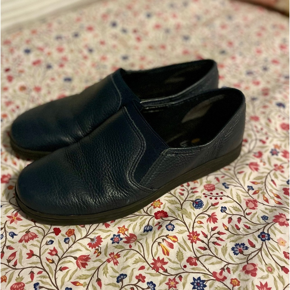 Azalea blue leather women’s slip on loafers. Size 8.